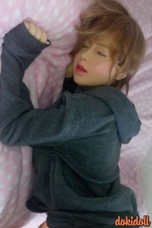 TPE ラブドール 画像 目を閉じている美人 茜