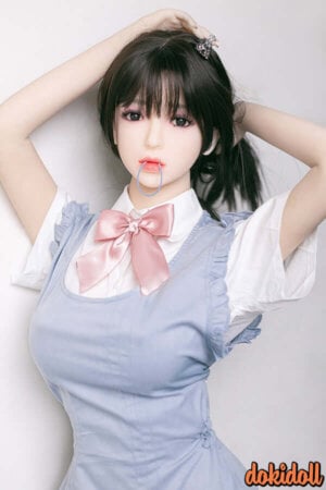 158cm 可愛いダッチワイフ 莉央